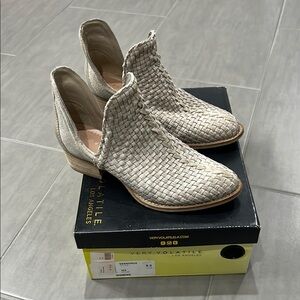 Very Volatile Women's Woven Ankle Boots - Cream